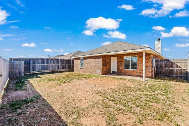Building Photo - Large 3/2/2 in Frenship ISD!