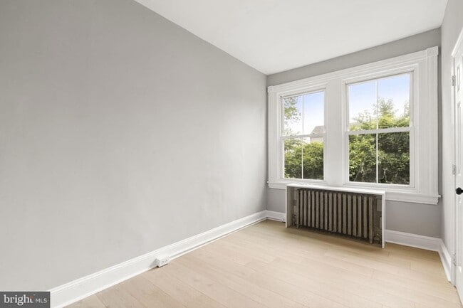 Building Photo - 216 Collingdale Ave