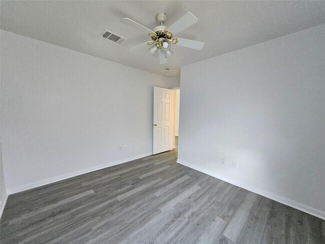 Building Photo - 202 N Pauley Dr