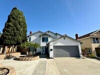 Building Photo - Beautifully Updated 4B/2.5BA House with Solar and A/C!