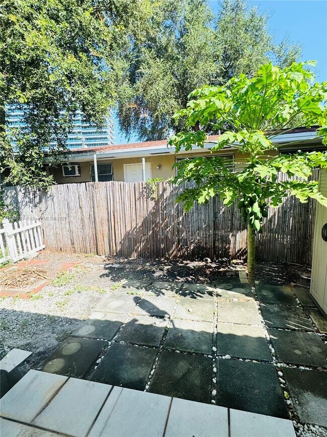 Building Photo - 13705 NE 20th Pl