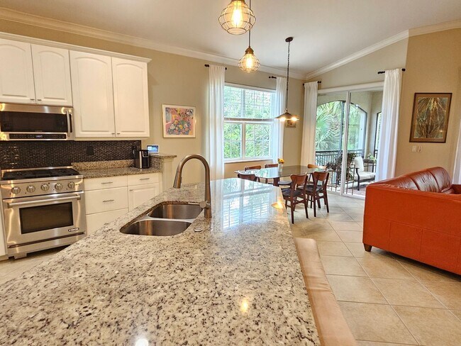 Building Photo - Annual Furnished or Unfurnished 3 Bedroom 2 Bathroom Second Floor Condo in Venetian Golf & River ...