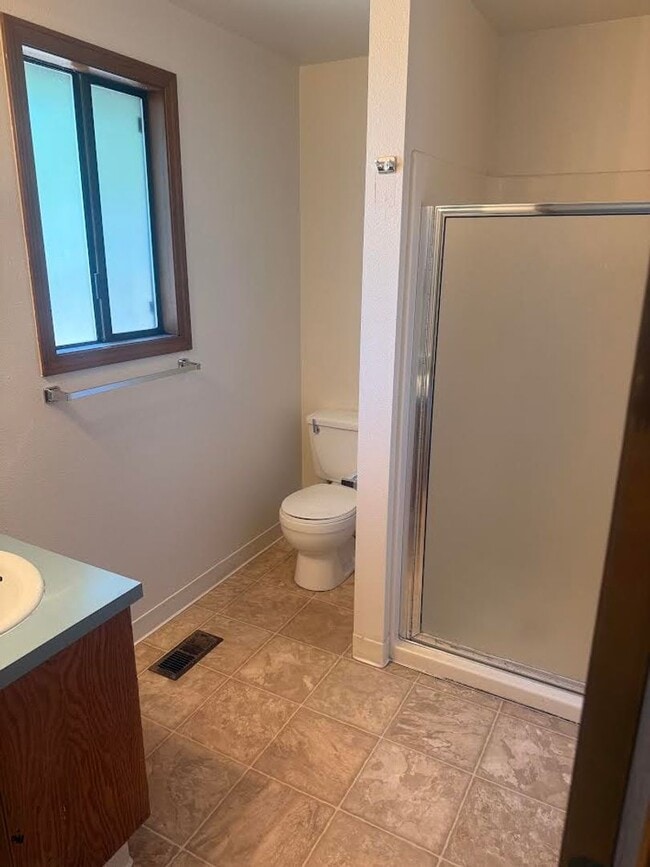 Building Photo - Updated Single Level Home