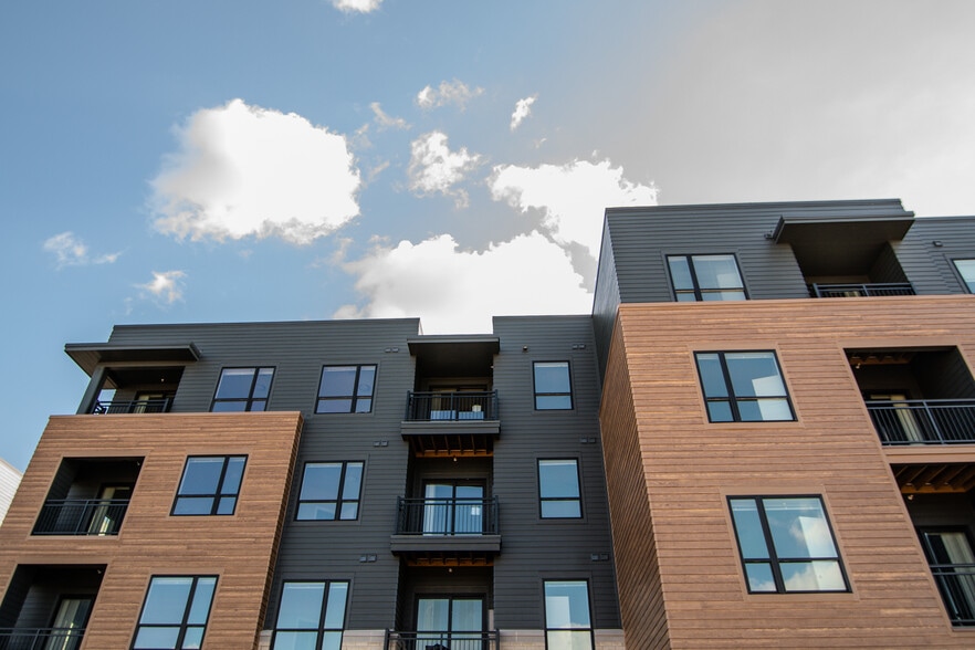 Building Photo - West End @ University Park