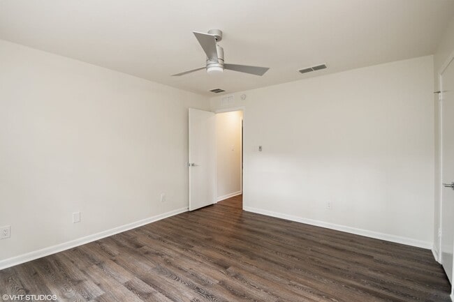 Building Photo - Beautiful 3 bedroom 2 bath Longwood Home
