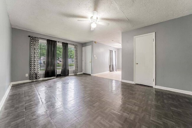 Building Photo - 2533 Greenvale Rd