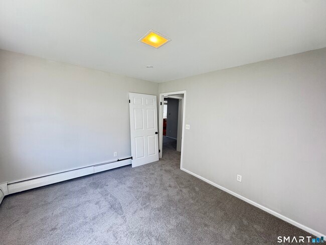 Building Photo - 137 Middletown Ave