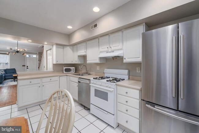 Building Photo - 110 Birckhead St