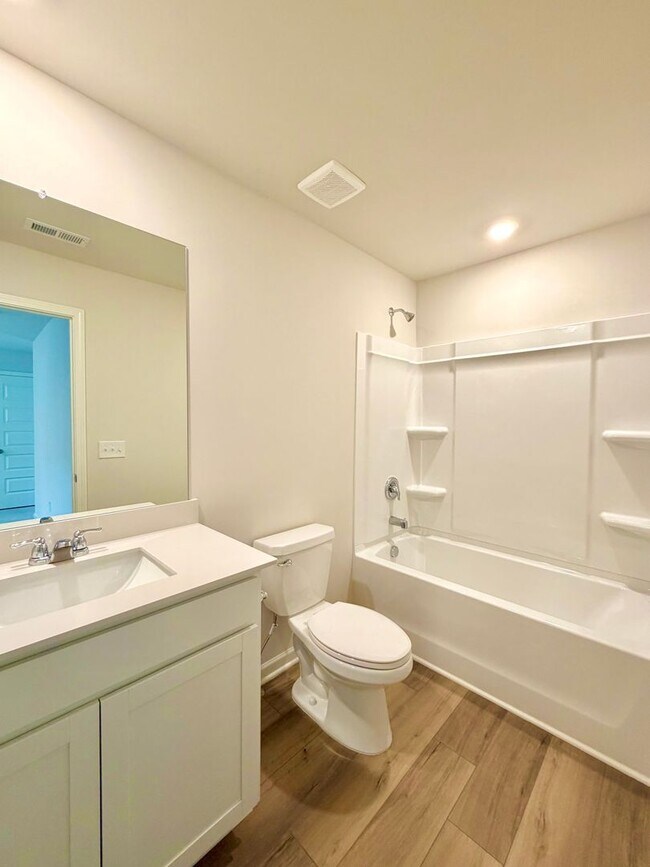 Building Photo - 913 Moray Ln