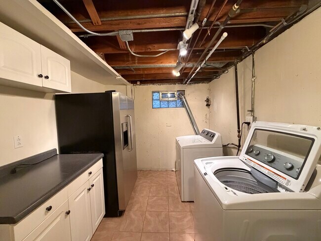 Building Photo - 140 E Northwest Hwy