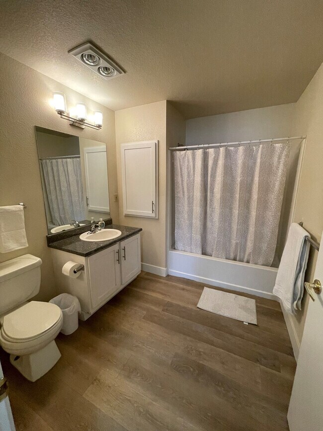 Building Photo - 604 N Columbia Center Blvd