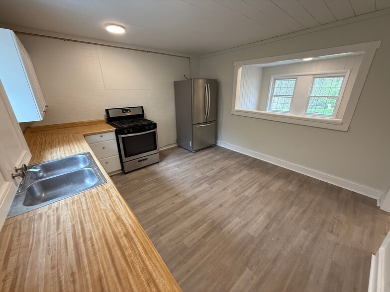 Building Photo - 2406 Rte 29