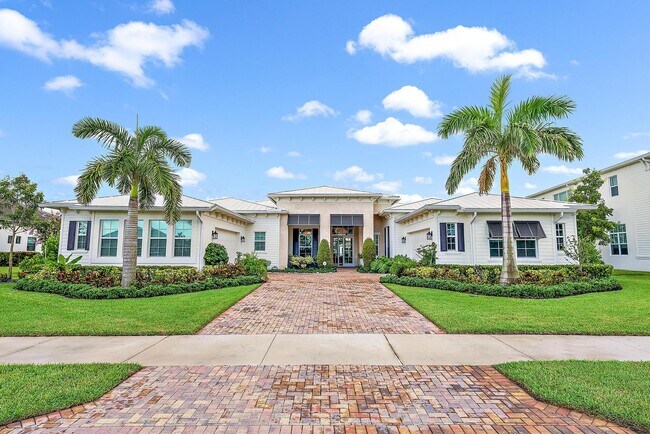 Building Photo - 8270 SE Pennock Trail