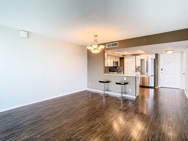 Building Photo - 7400 Sun Island Dr S