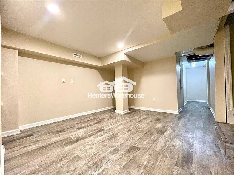 Building Photo - 5810 Francis Ave