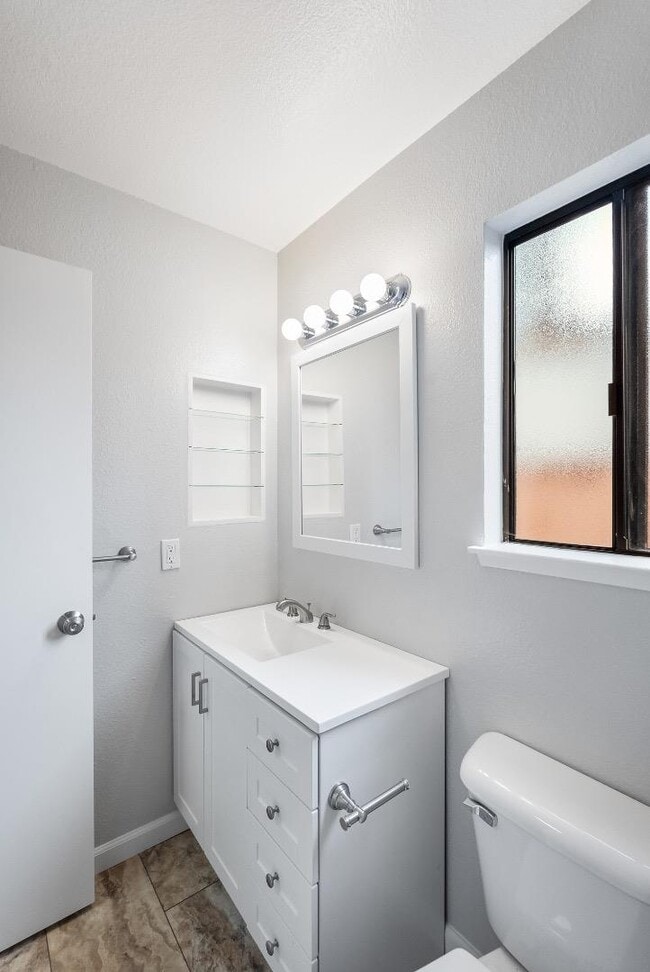 Building Photo - 922 Jungfrau Ct