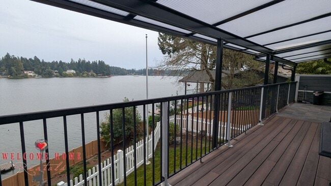 Building Photo - Huge waterfront home, fully furnished, boa...