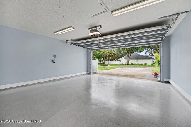 Building Photo - 2553 Christopher Dr