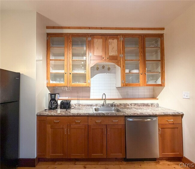 Building Photo - 1015 White Pl