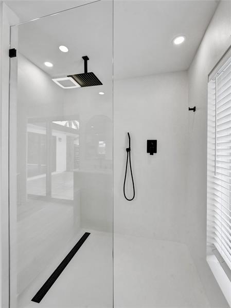 Building Photo - 5501 NE 18th Terrace