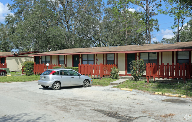 Building Photo - Crest Villas