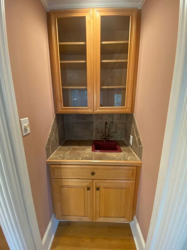 Building Photo - Beautiful 3 BR/2.5 BA Waterfront Home on Trent River!