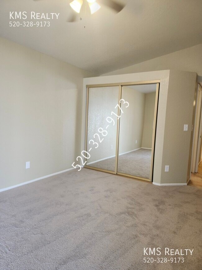 Building Photo - 5218 W Wood Owl Dr