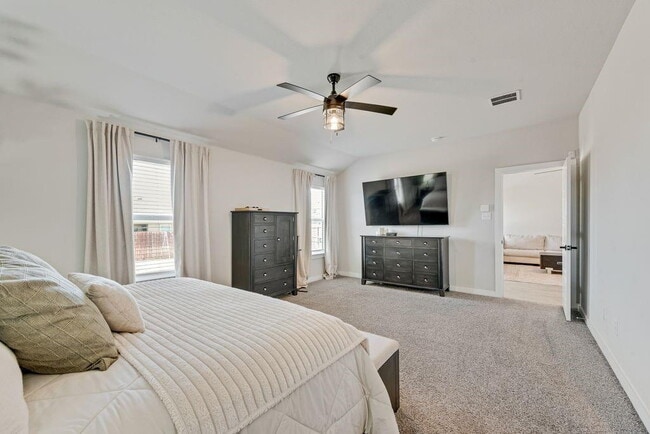 Building Photo - "Energy-Efficient 4-2 Home with Designer Finishes and a Spacious Backyard Retreat!"