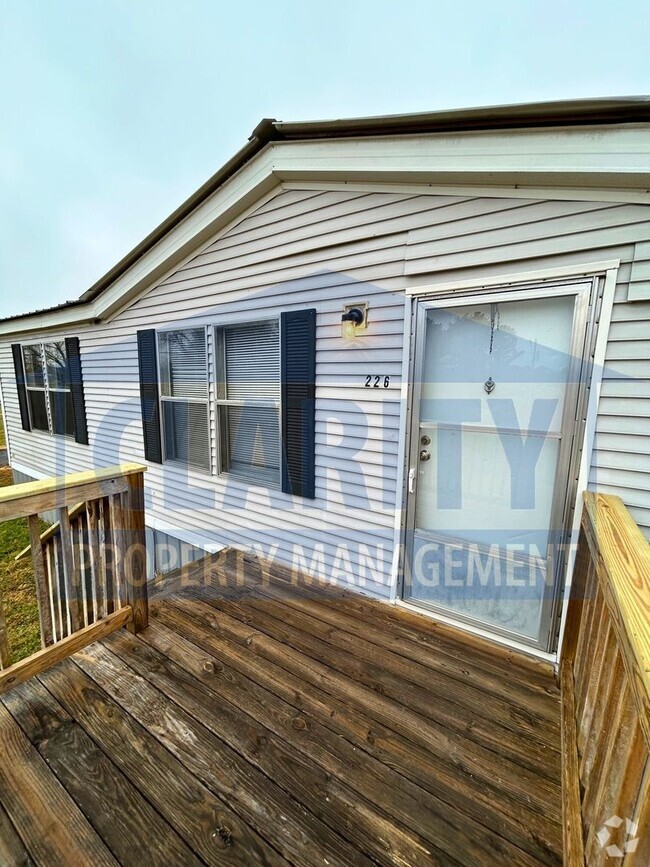 Building Photo - Three bedroom, single level home in Old Fo...