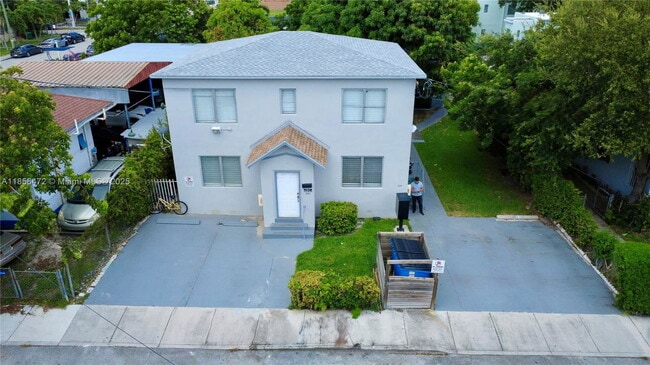 Building Photo - 534 SW 6th Ct