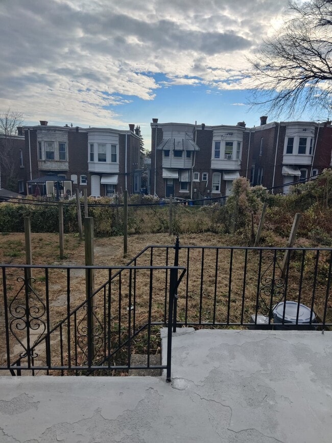 Building Photo - 532 E Mayland St