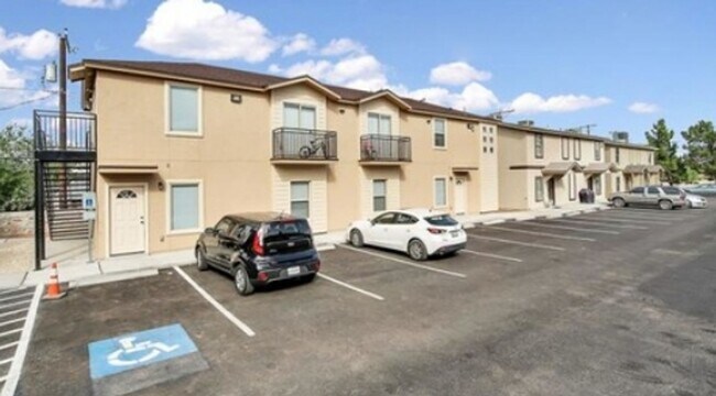 Building Photo - Center Way Apartments 2BDR - 1 BATH