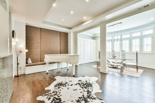 Building Photo - 4736 Post Oak Timber Dr