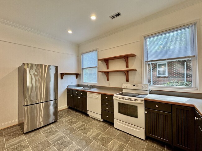 Building Photo - Recently Updated 4-Bedroom Ranch Home w/a 2 Bedroom Guest Cottage! Ready 04-23-26! Pet Friendly Home