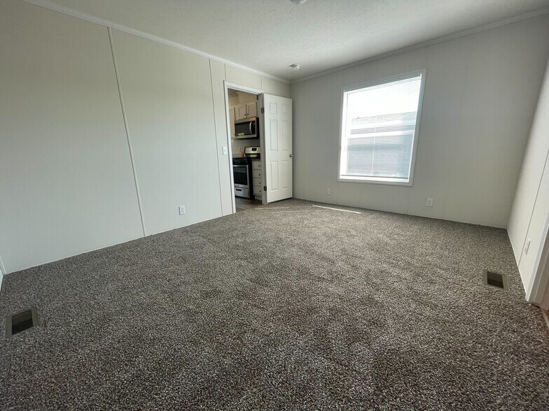 Building Photo - 38044 Johannes Dr
