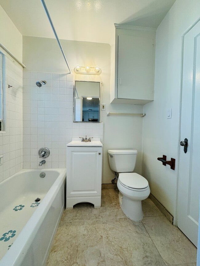 Building Photo - 1 BLOCK TO THE BEACH! COMPLETELY REMODELED 2BD/2BA OCEAN BEACH RESIDENCE - ONLY $4,495/MO!