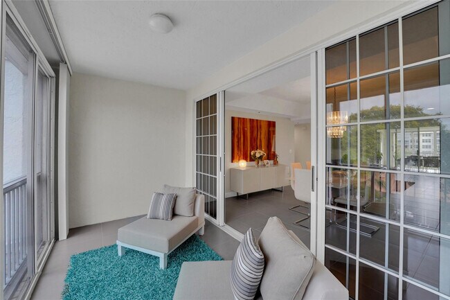 Building Photo - 4108 W Palm Aire Dr