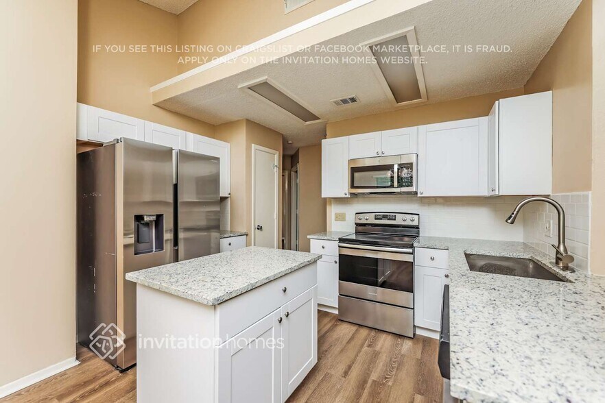 Building Photo - 3216 Cliffview Dr