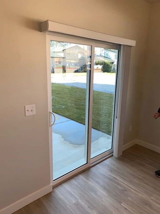 Building Photo - Spacious 4-Bedroom End-Unit Townhome with 2-Car Garage | Pet-Friendly | American Fork