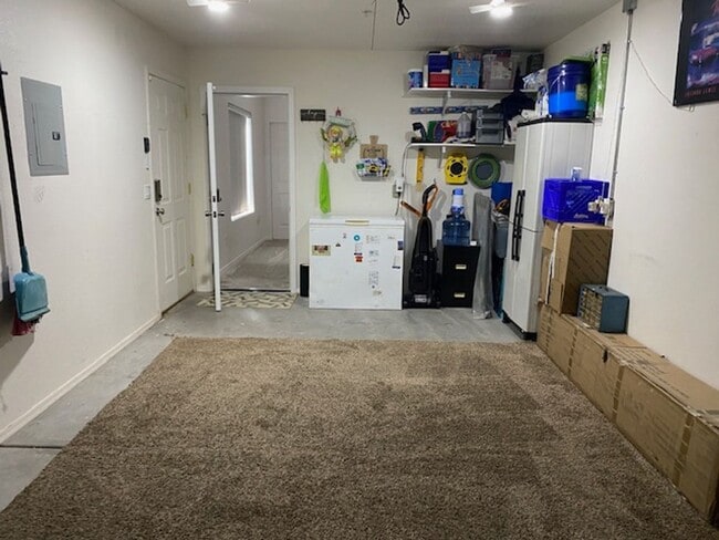 Building Photo - 3045 Palisades Dr