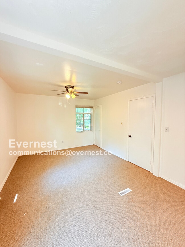 Building Photo - 20527 Rosemont Ave