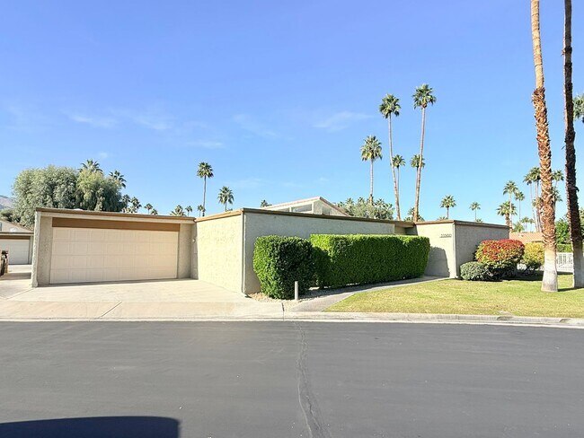 Building Photo - Beautifully Remodeled Condo in Saddlerock Estates