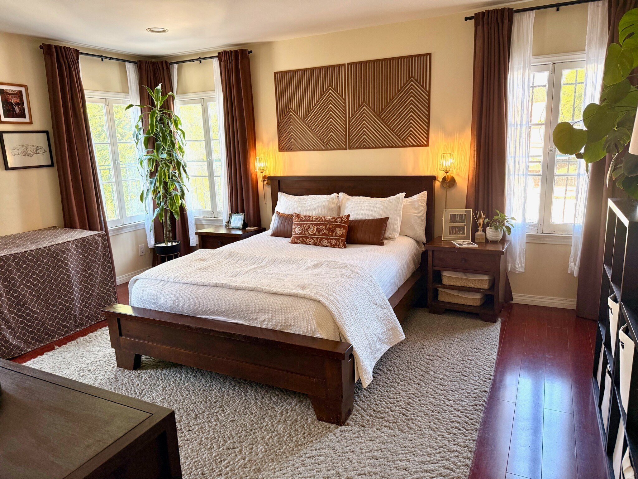 Master bedroom - 222 S Hamilton Dr