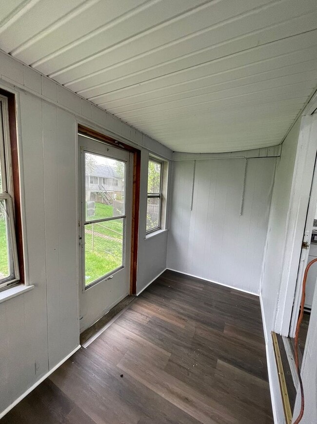 Building Photo - Two bedroom apartment one bathroom