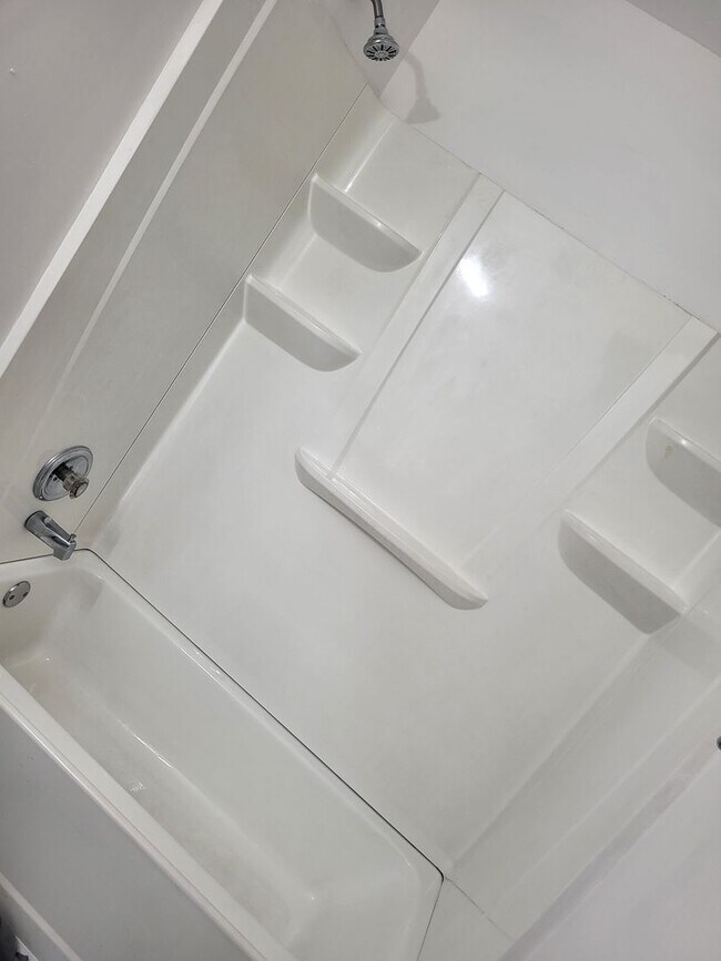 Building Photo - Modern 2-Bed, 1-Bath Oasis with Central Ai...