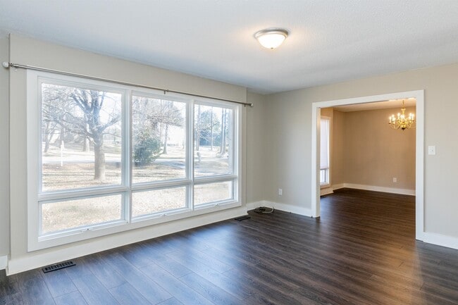 Building Photo - 624 Short Spoon Cir