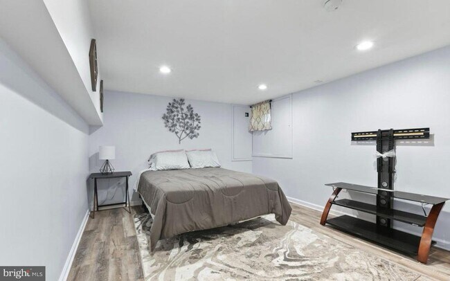 Building Photo - 234 Howell St