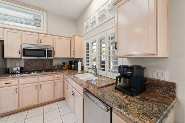 Building Photo - 37515 Heritage Way
