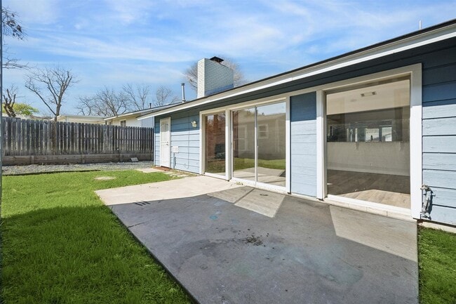 Building Photo - 1411 Fairfield Dr