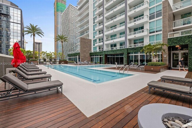 Building Photo - 1080 Brickell Ave